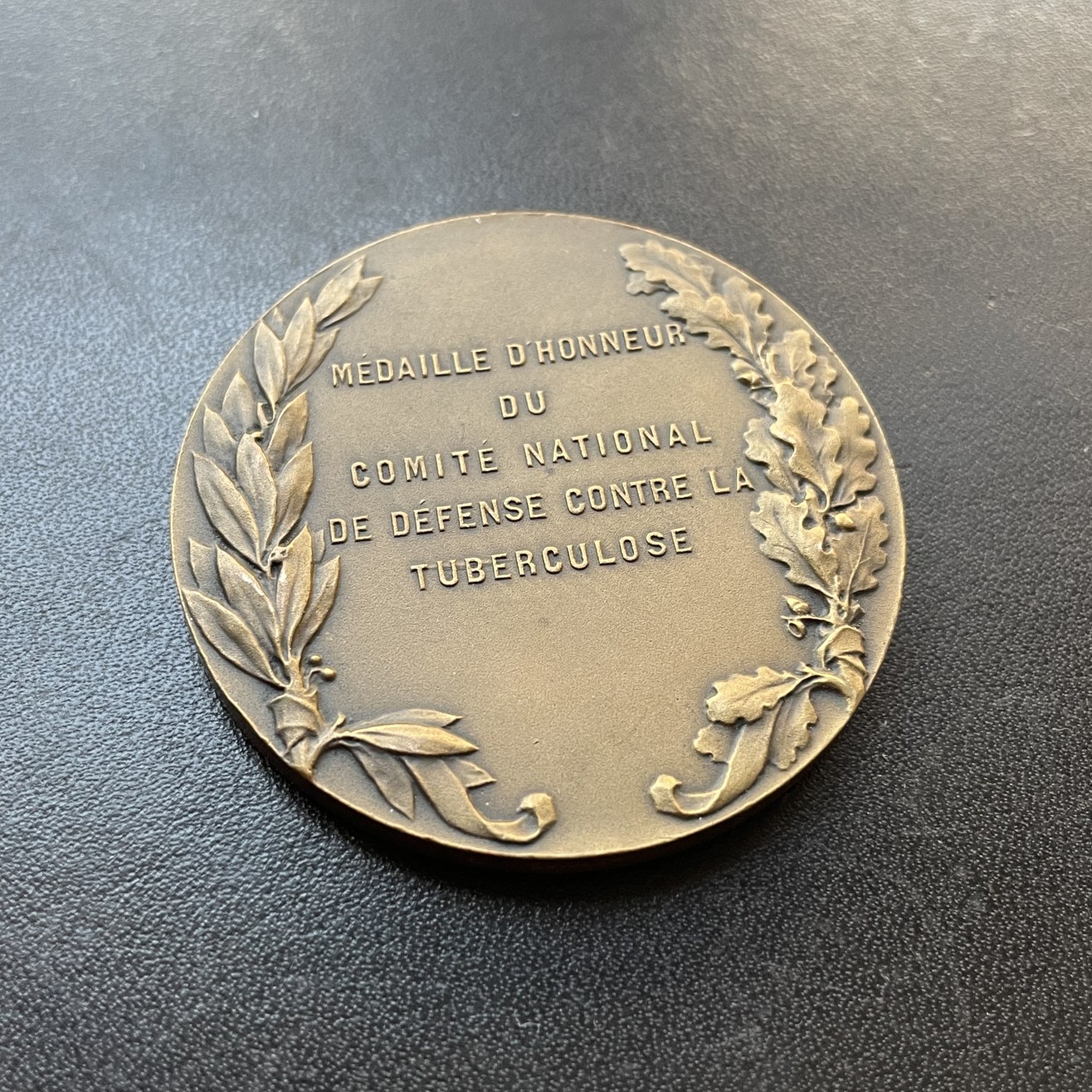 「木头集藏」章牌专场-第37期 法国“太阳之吻”铜章  直径：49mm，52g，边铭：方形厂标 BRONZE