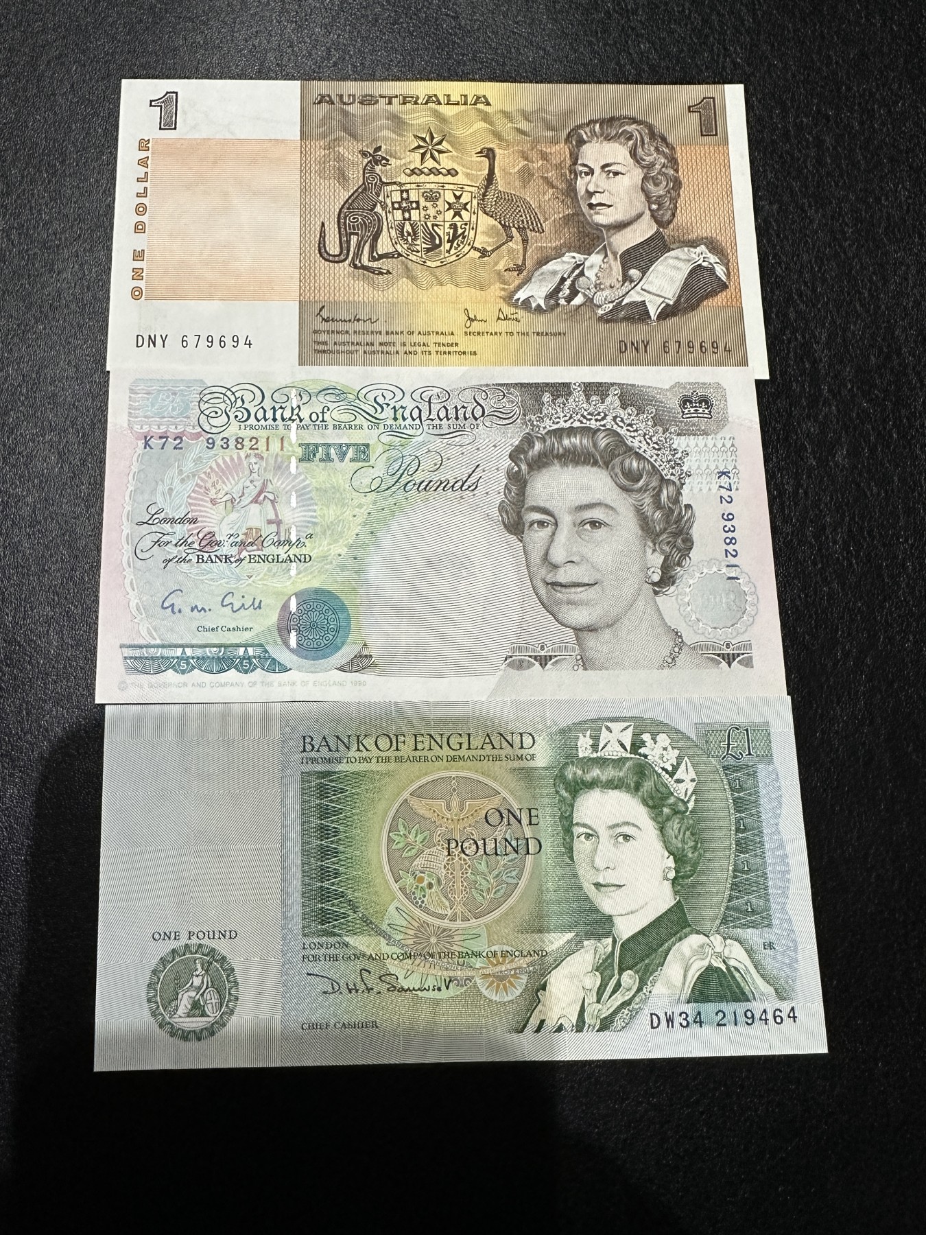 《外钞收藏家》第三百三十五期（连拍第二场） 澳大利亚和英国三张一起 UNC-都有点瑕疵