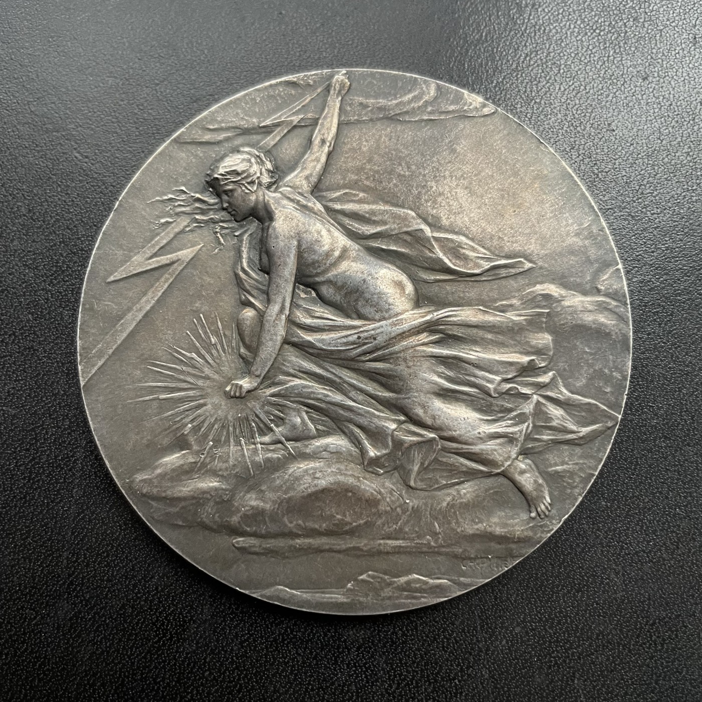 「木头集藏」章牌专场-第37期 CH.Pillet～法国电力女神大银章  直径：68mm，108.8g ，边铭：丰饶角 2 ARGENT