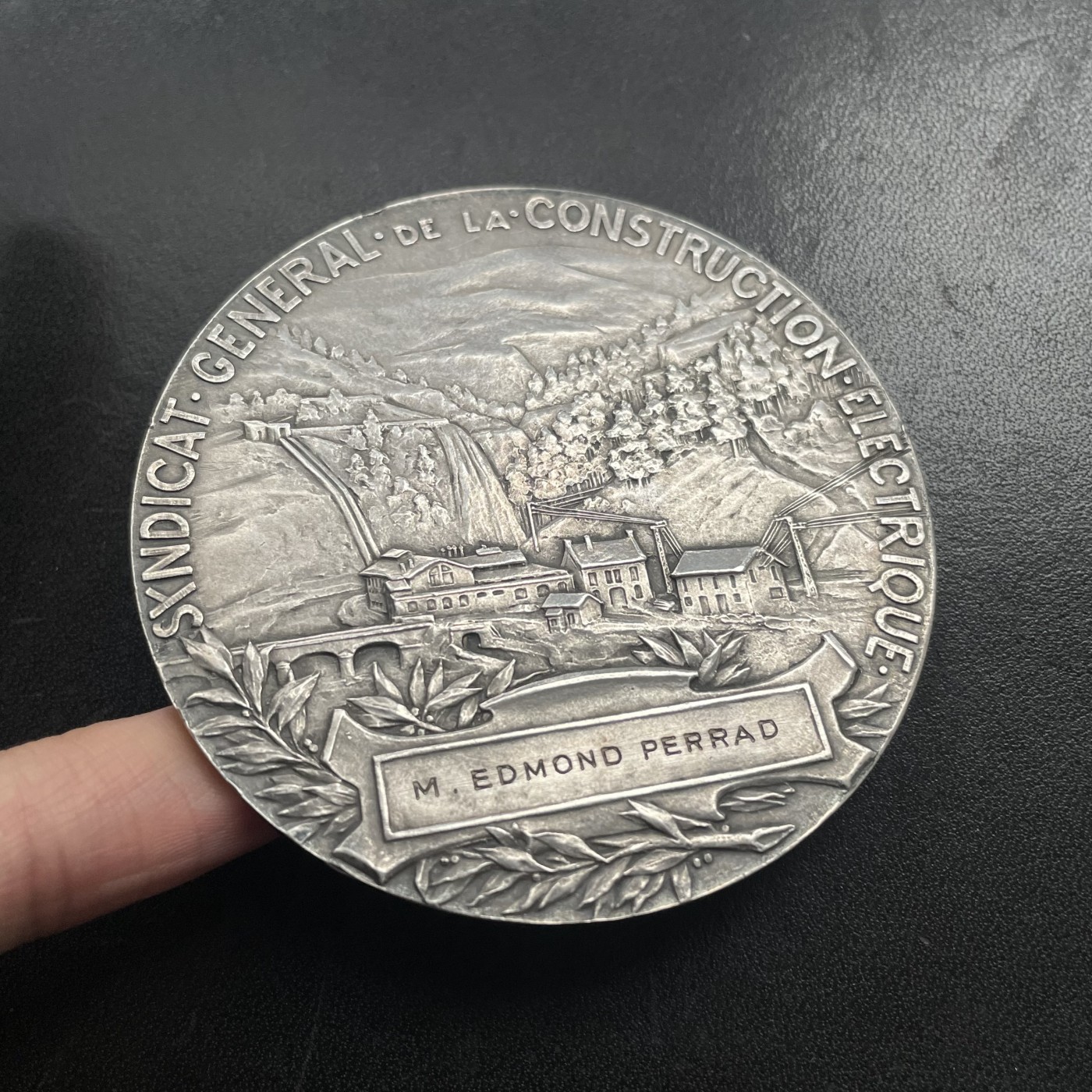 「木头集藏」章牌专场-第37期 CH.Pillet～法国电力女神大银章  直径：68mm，108.8g ，边铭：丰饶角 2 ARGENT