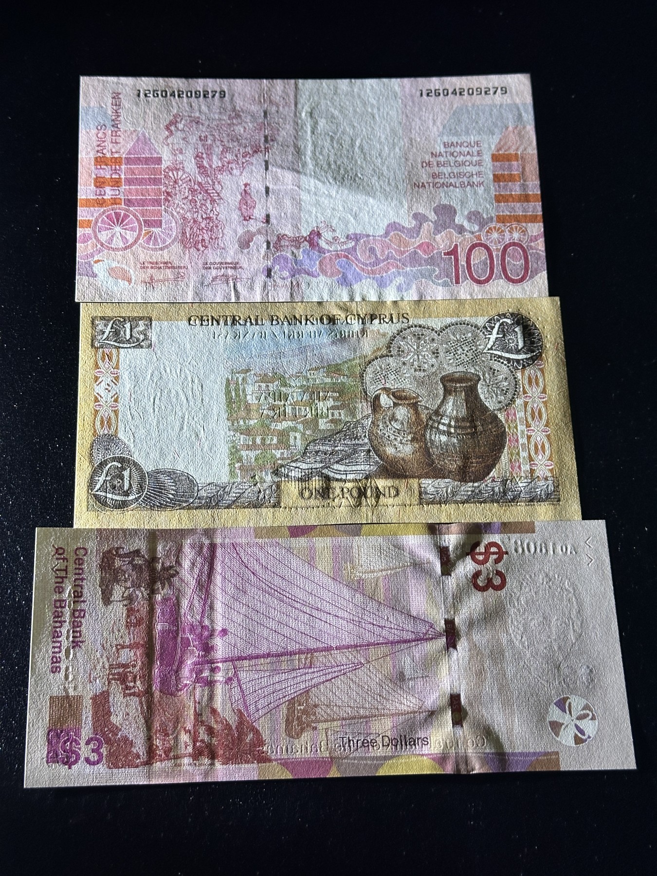 《外钞收藏家》第三百三十五期（连拍第二场） 比利时、塞浦路斯、巴哈马三张一起 比利时UNC- 其他全新