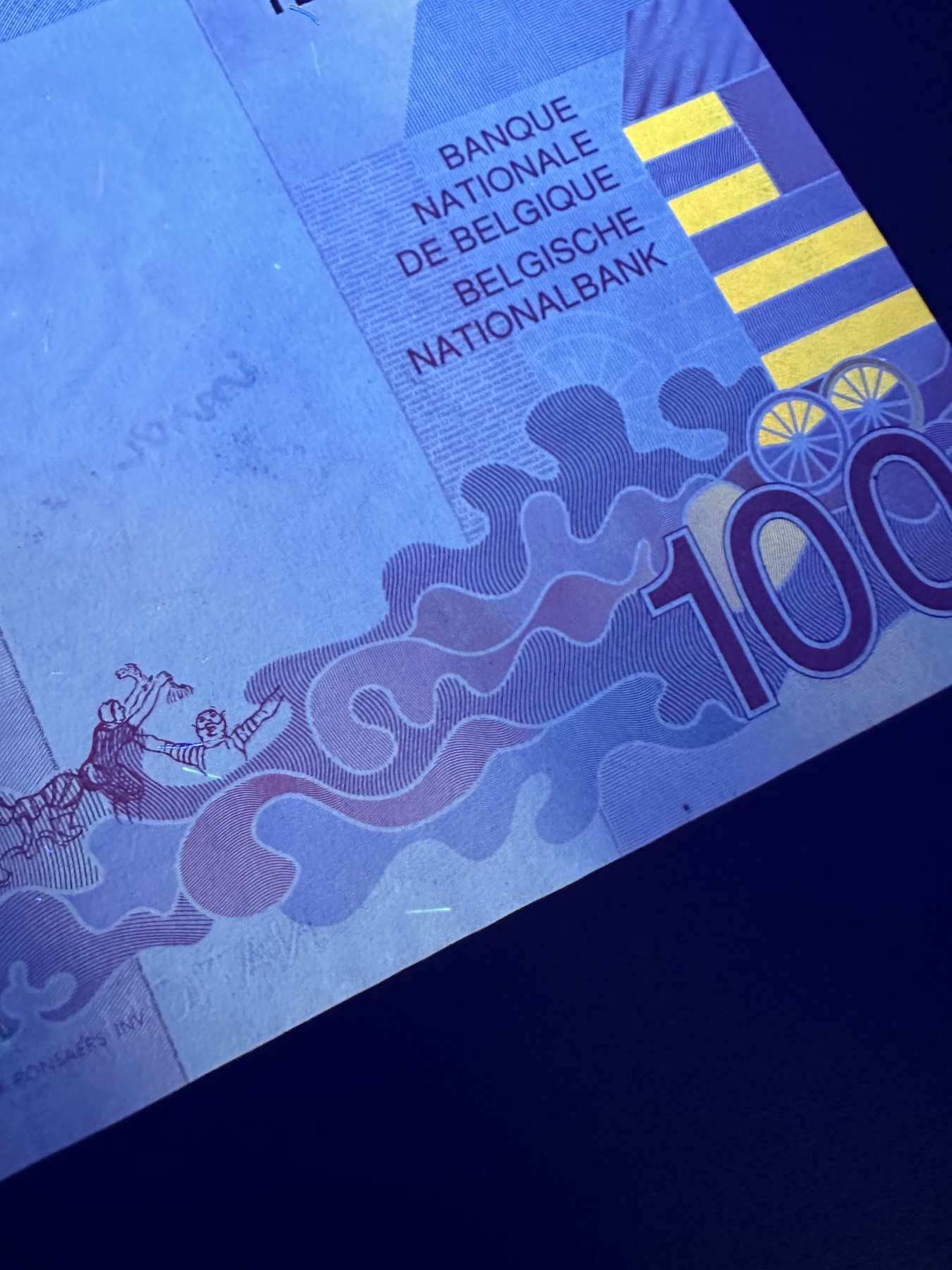 《外钞收藏家》第三百三十五期（连拍第二场） 比利时、塞浦路斯、巴哈马三张一起 比利时UNC- 其他全新