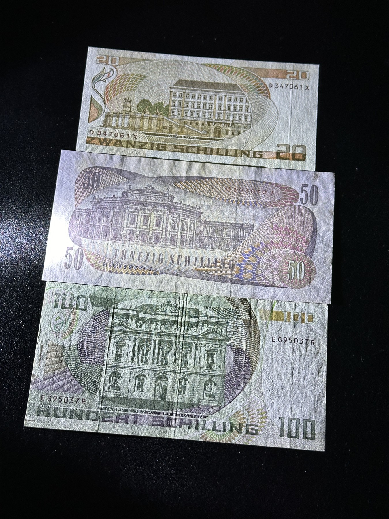 《外钞收藏家》第三百三十五期（连拍第二场） 奥地利20、50、100先令 20全新其他两个有折