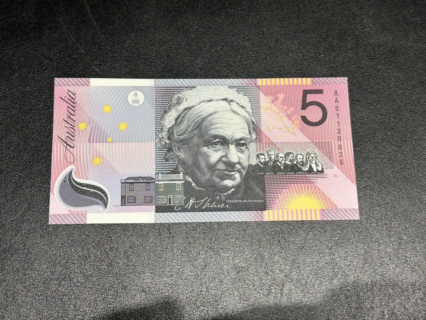 《外钞收藏家》第三百三十五期（连拍第二场） 澳大利亚2001年5元 纪念钞 AA首发冠 全新UNC 无47靓号