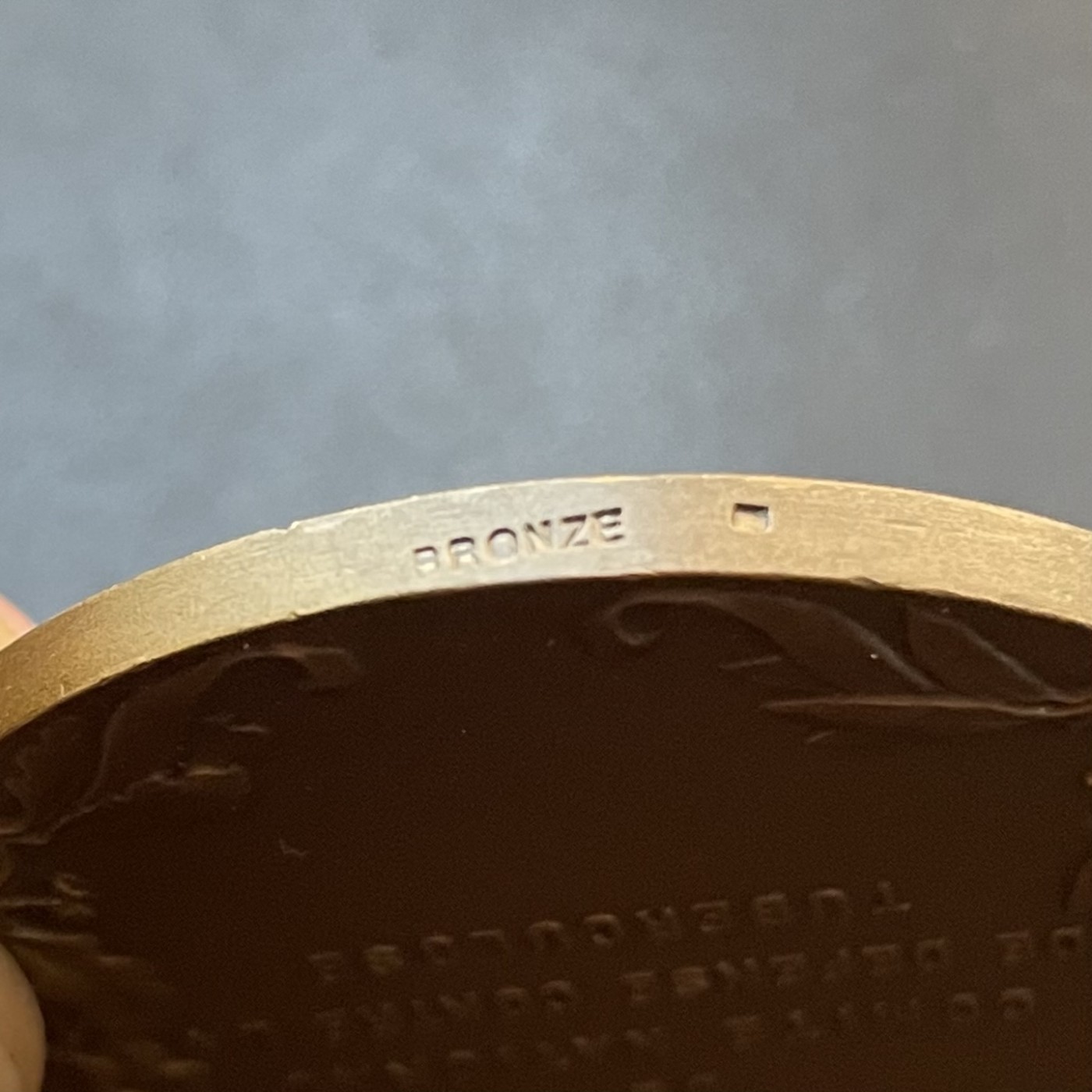 「木头集藏」章牌专场-第37期 法国“太阳之吻”铜章  直径：49mm，52g，边铭：方形厂标 BRONZE