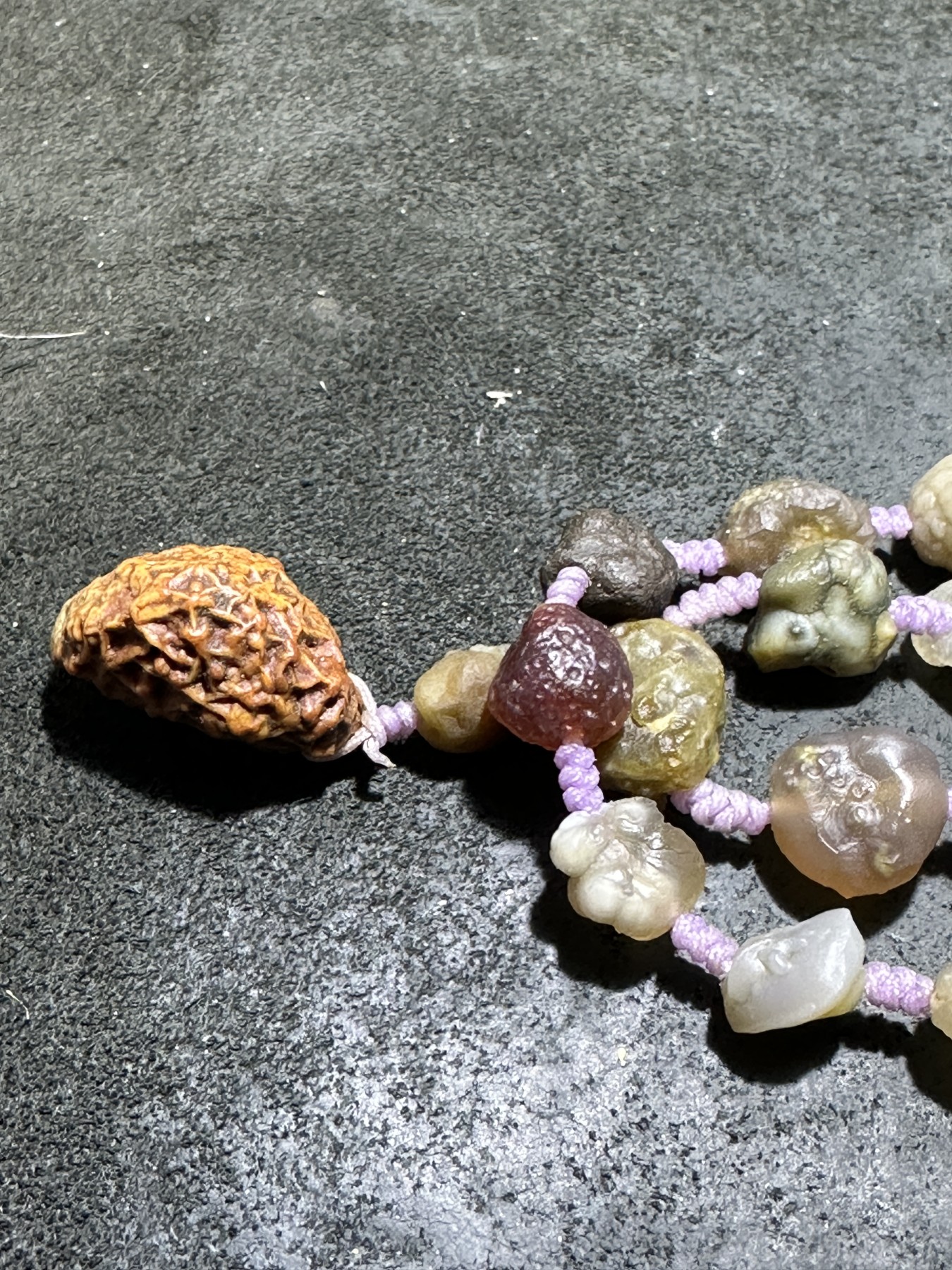 精美阿拉善青花筋脉石玛瑙项链一条，