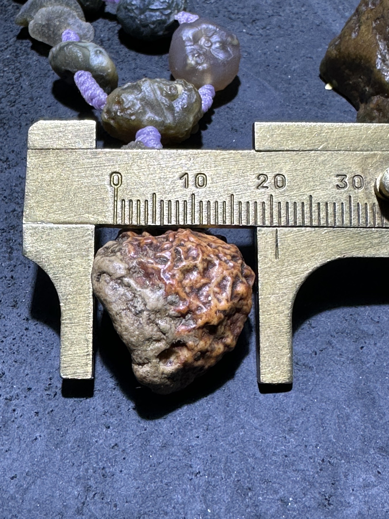 精美阿拉善青花筋脉石玛瑙项链一条，