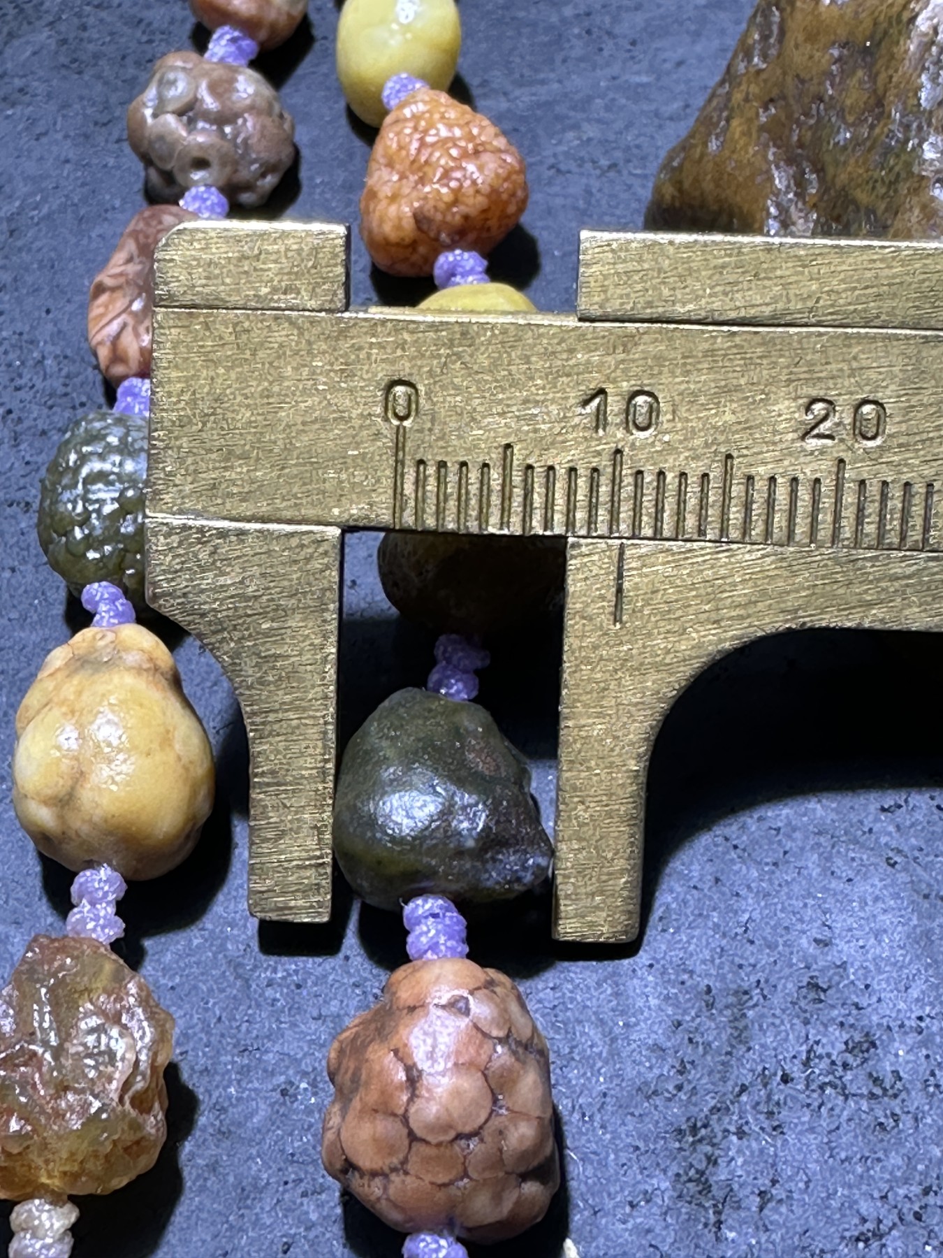 精美阿拉善鱼籽纹筋脉石玛瑙项链一条，