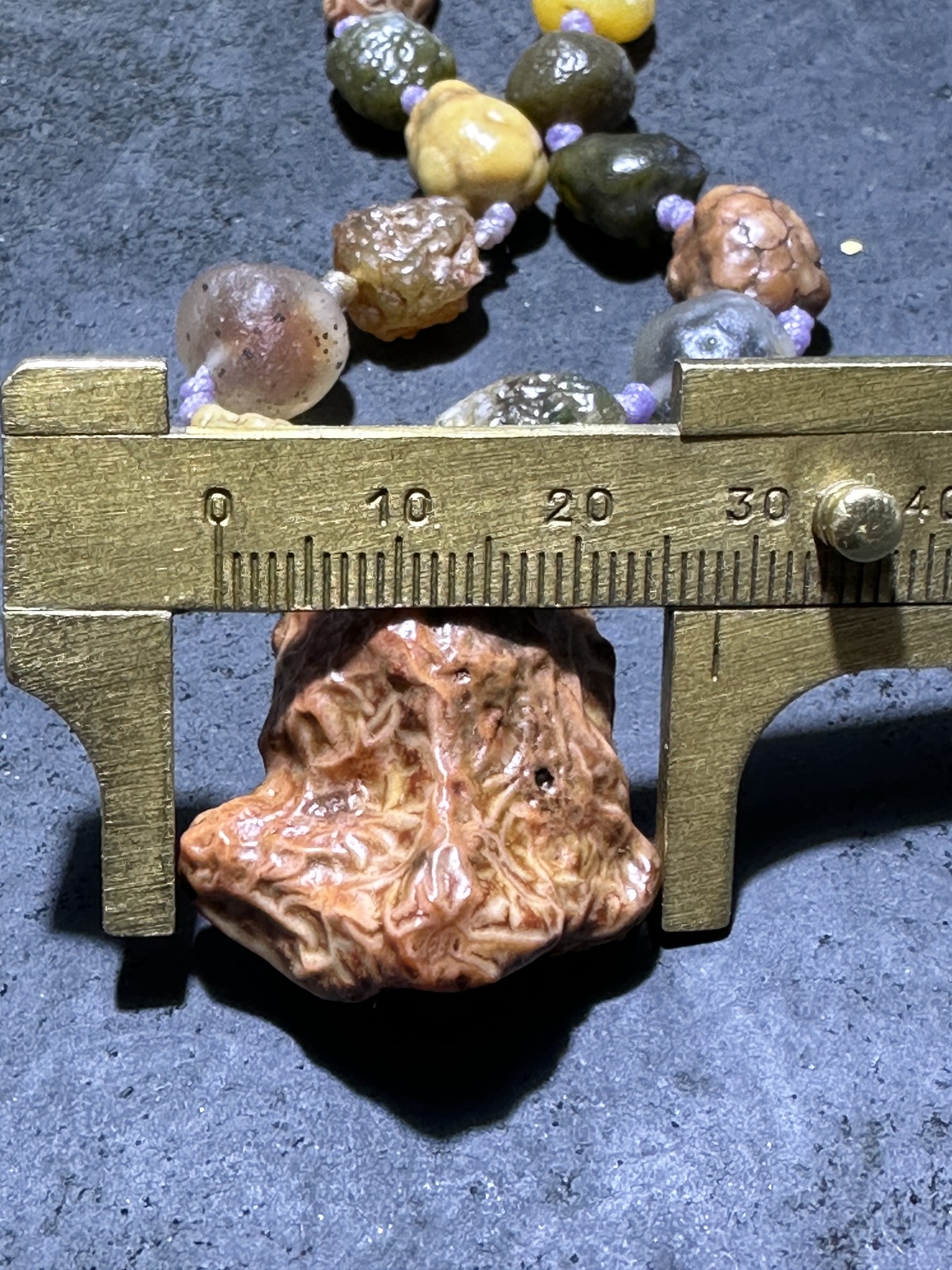 精美阿拉善鱼籽纹筋脉石玛瑙项链一条，