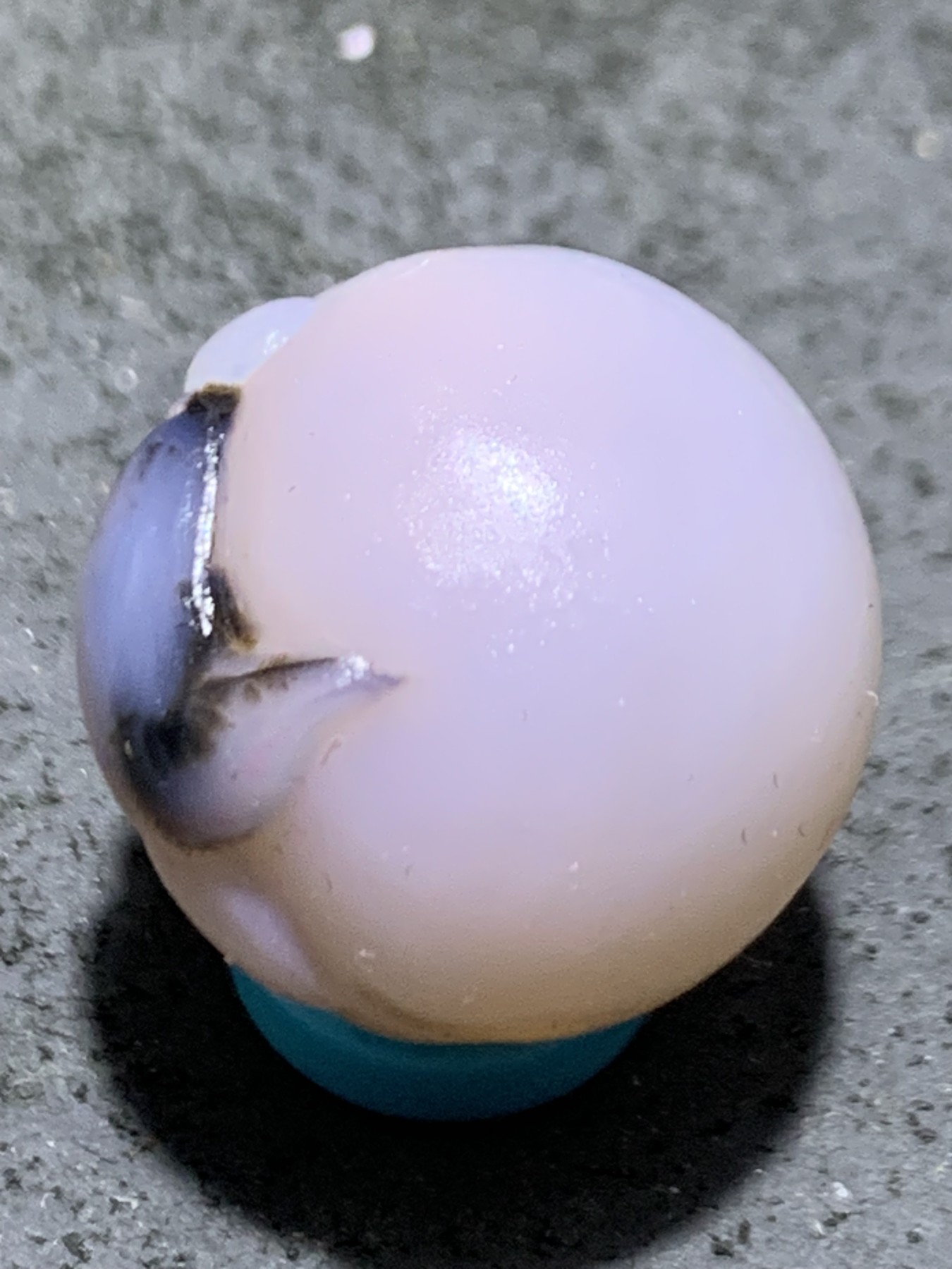 精美高玉化亚光海洋玉髓手工俏色巧雕一心向佛随形圆珠一个！