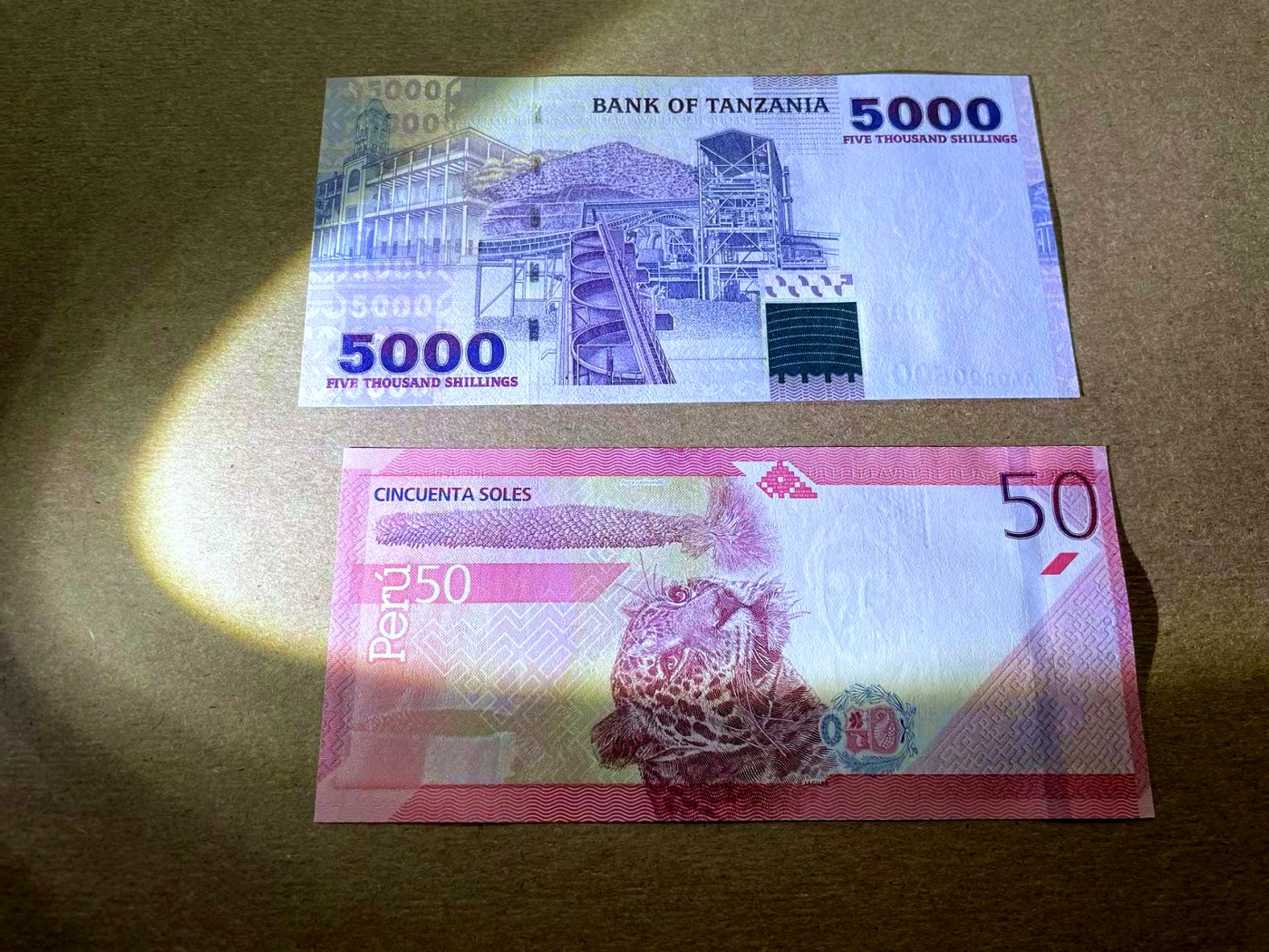 【Blue Auction】✨世界纸币精拍第427期【精】  【一组2张】秘鲁 2019年50索尔 AA冠 全新UNC&坦桑尼亚 5000先令 AA冠 倒置号 UNC-