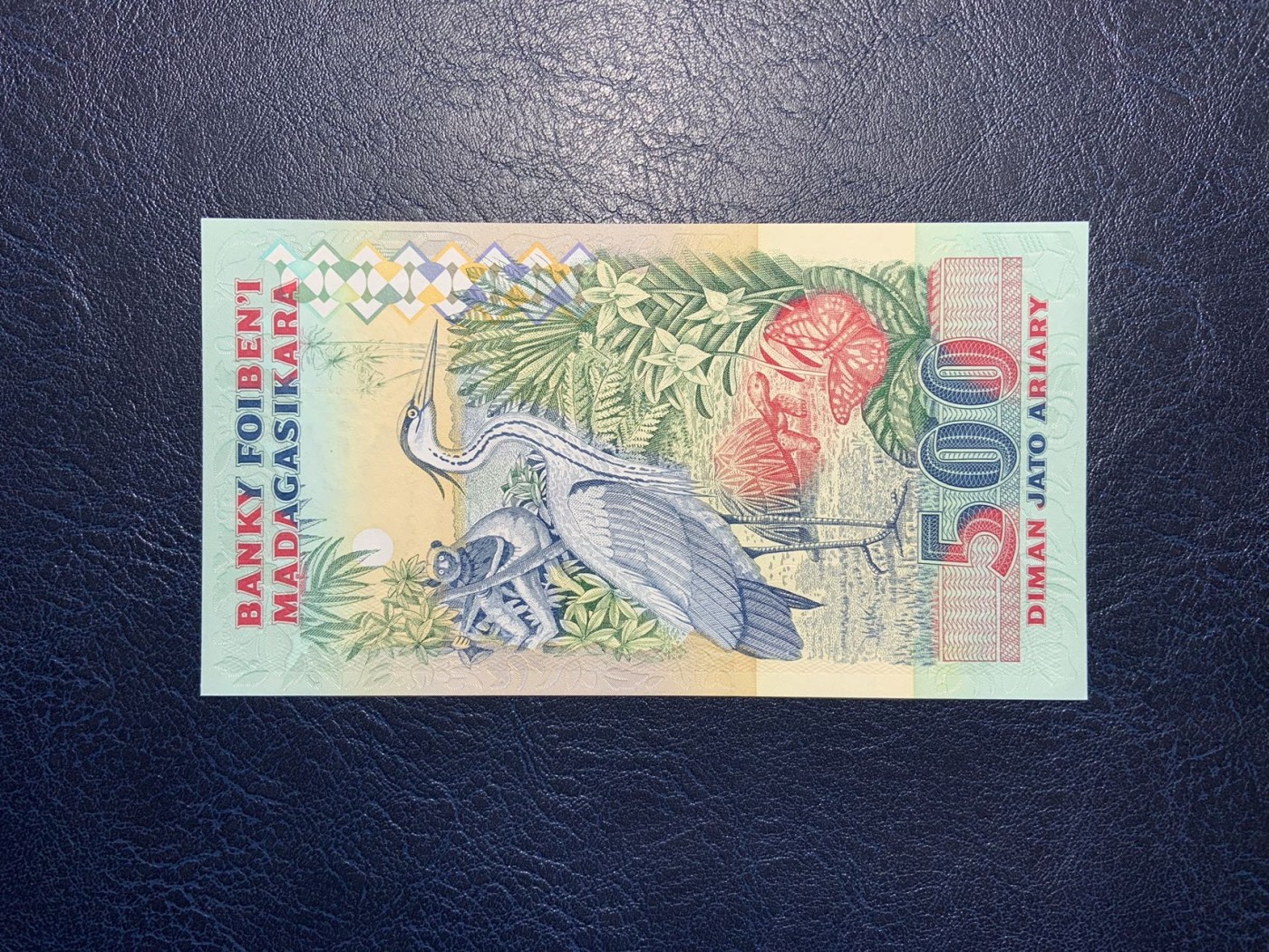 收藏联盟Quantum Auction 第321期拍卖  马达加斯加1993年2500法郎=500里亚尔 品相全新UNC 初版首签名