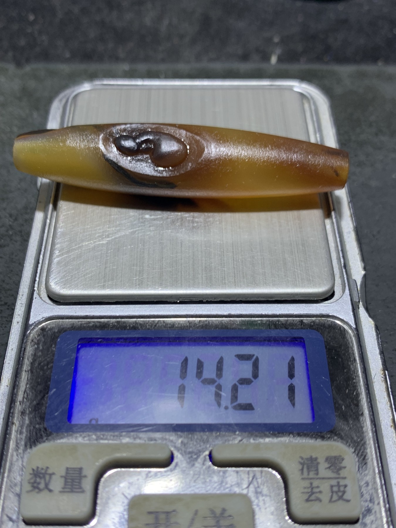 精美亚光高玉化巴西玛瑙手工俏色巧雕无相佛，回纹桶珠一个！