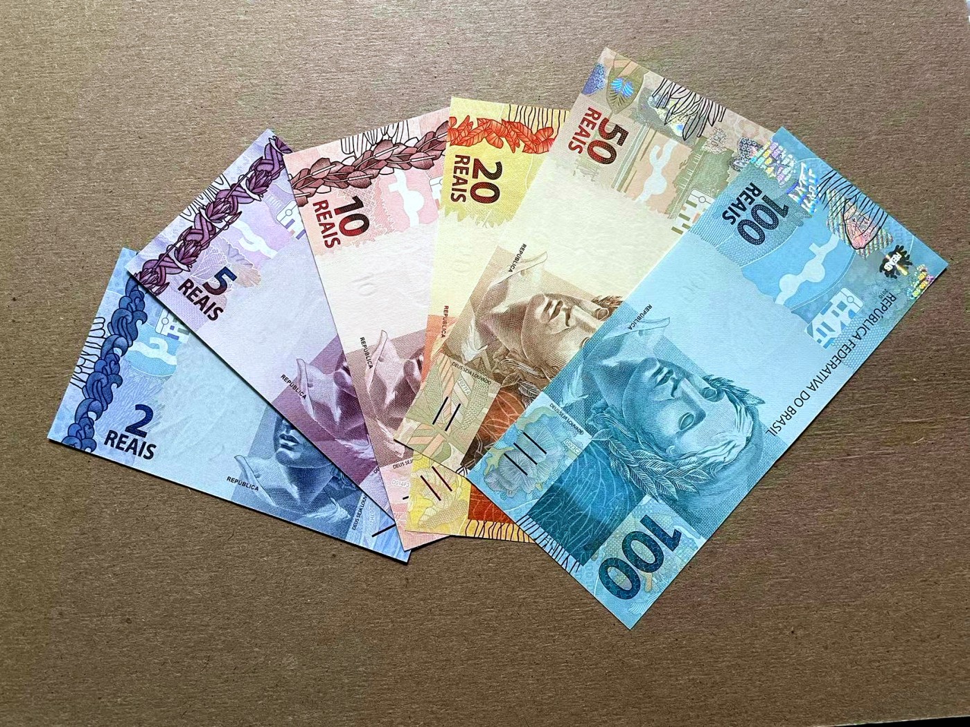 【Blue Auction】✨世界纸币精拍第427期【精】  【一组6张 包含豹子号】巴西 2-100瑞斯 全新UNC