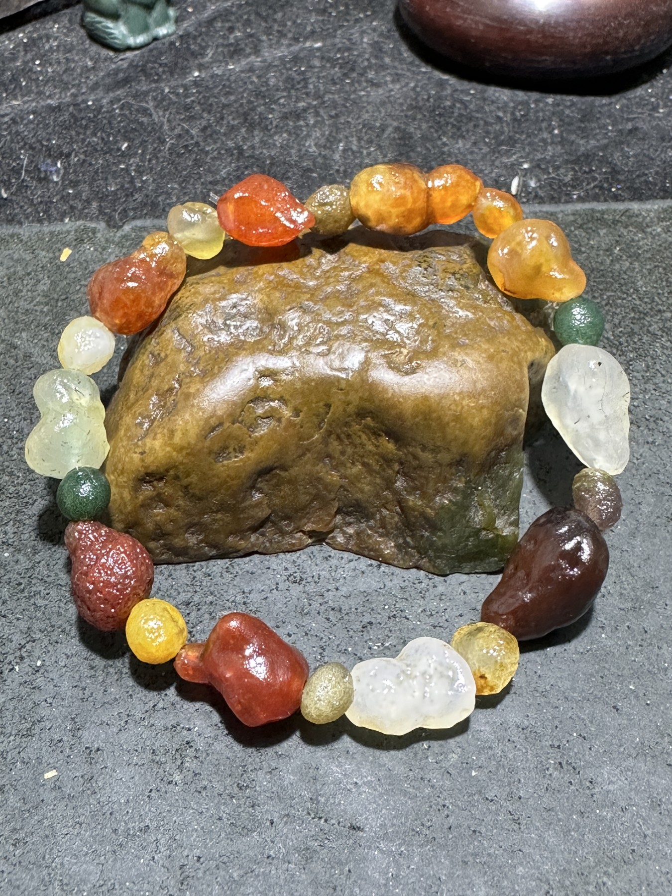精美天然阿拉善葫芦形玛瑙原石手串一条，