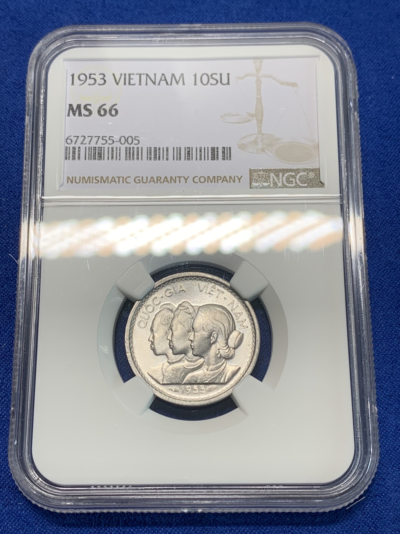 《竞宝斋》第240场-周日，周一 年终尾场 (全场包邮) NGC MS66 越南1953年三姐妹10苏，狂野高分可收藏！