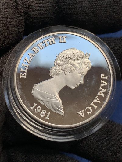 《竞宝斋》第239场-周日，周一 年终拍场 (全场包邮) 牙买加1981年查尔斯王子戴安娜王妃结婚纪念10元精制大银币