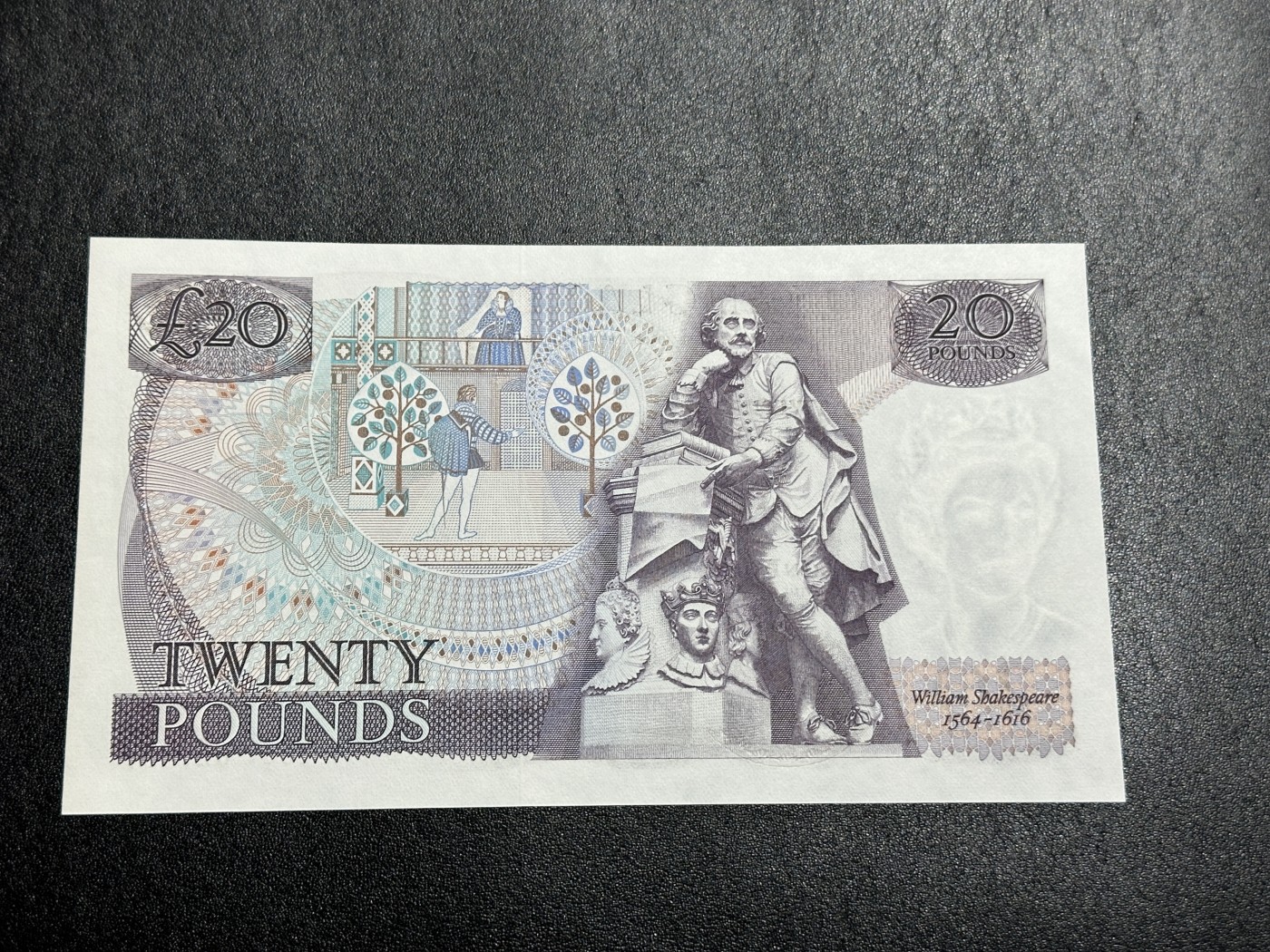 《外钞收藏家》第三百三十六期 英国D序列20镑 全新UNC 女王水印