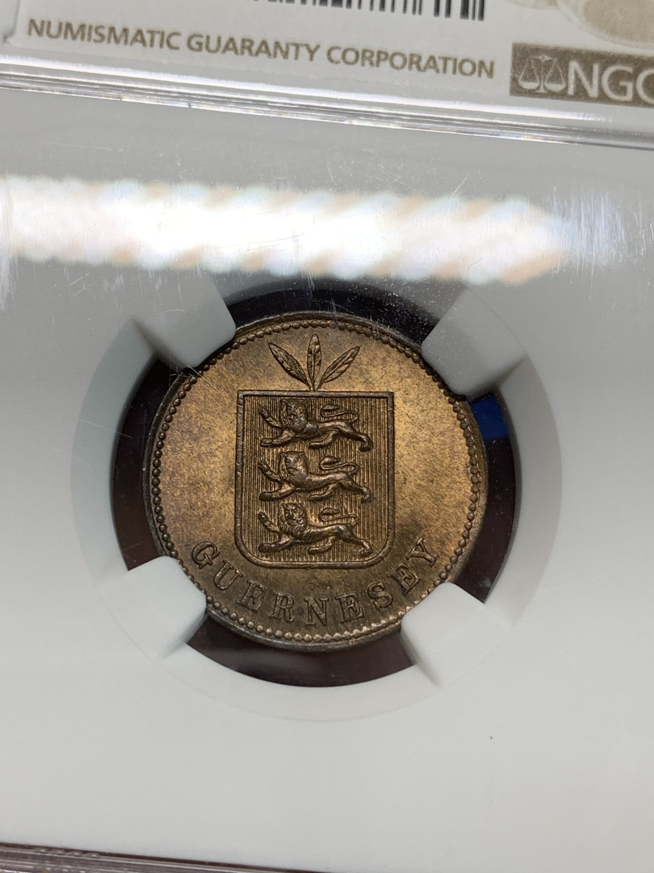 《竞宝斋》第240场-周日，周一 年终尾场 (全场包邮) NGC MS66RB 1885年根西喜顿厂【H厂】3叶雄狮版2道布极高分铜币