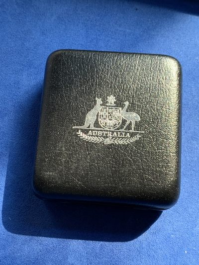 《竞宝斋》第239场-周日，周一 年终拍场 (全场包邮) 澳大利亚1992年奥运会标枪银币 盒证齐全