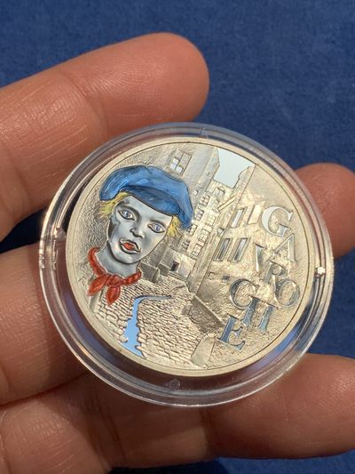 《竞宝斋》第239场-周日，周一 年终拍场 (全场包邮) 法国2002年雨果著名悲惨世界加图什彩色银币 带盒