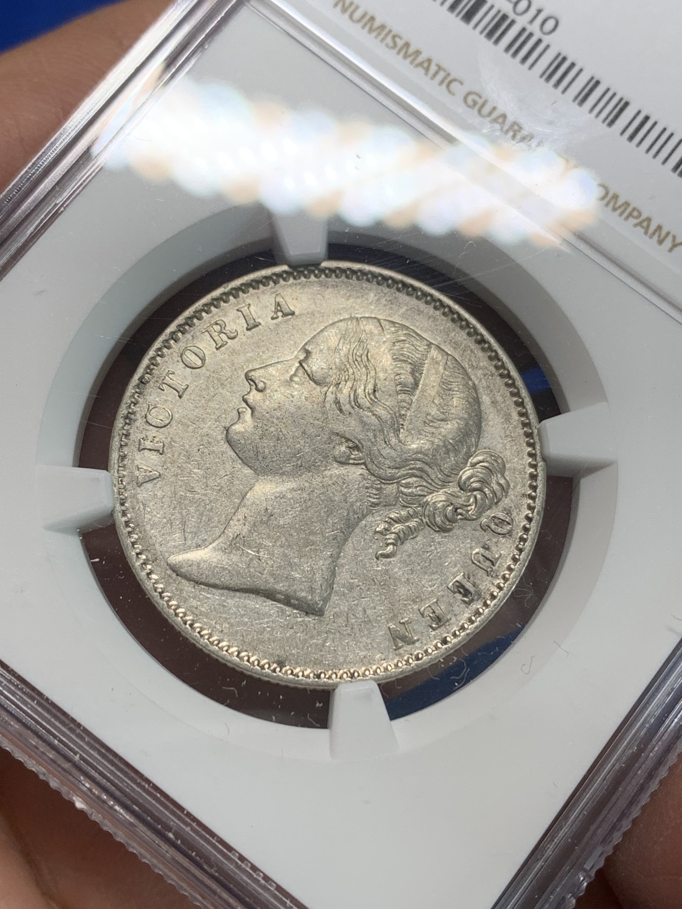 《竞宝斋》第240场-周日，周一 年终尾场 (全场包邮) NGC XF45 英属印度1840年维多利亚女王双辫版1卢比银币