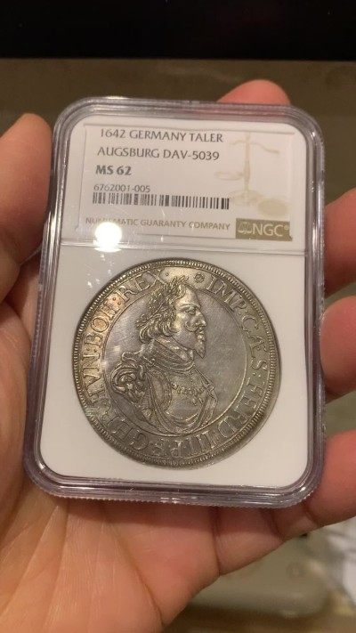 《竞宝斋》第239场-周日，周一 年终拍场 (全场包邮) NGC MS62 德国德意志奥格斯堡1642年城市景观泰勒银币 持续上涨的品种！