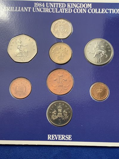 《竞宝斋》第239场-周日，周一 年终拍场 (全场包邮) 英国1984年硬币套装，共8枚，青年女王头像，1/2便士发行最后一年