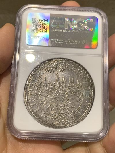 《竞宝斋》第239场-周日，周一 年终拍场 (全场包邮) NGC MS62 德国德意志奥格斯堡1642年城市景观泰勒银币 持续上涨的品种！