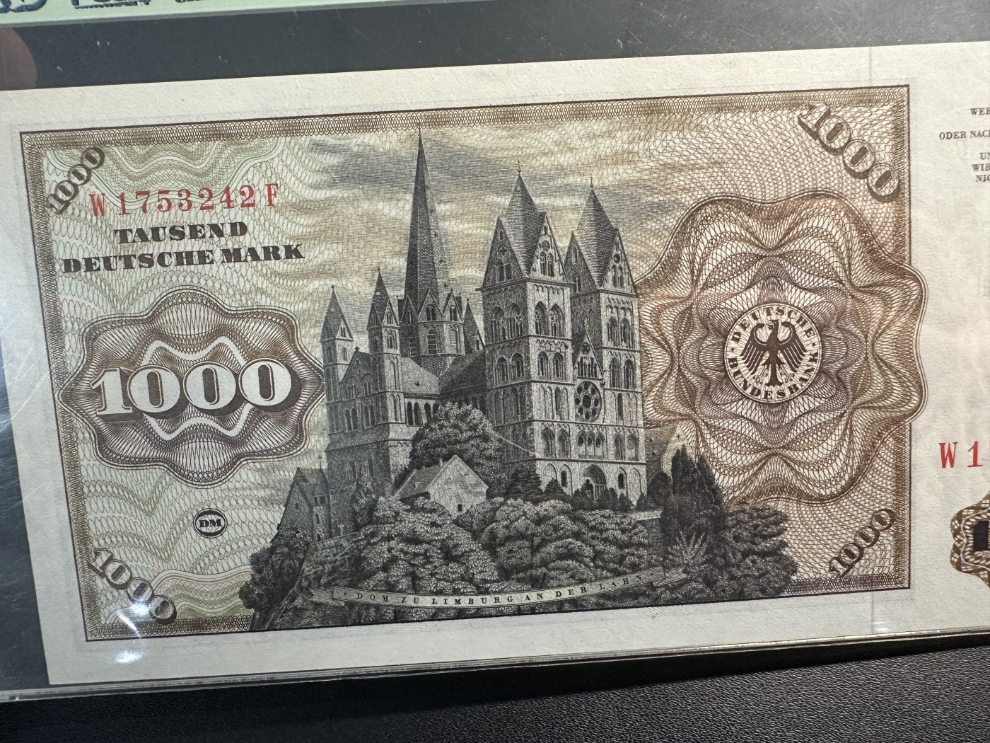 《外钞收藏家》第三百三十六期 1977年德国1000马克 舍纳 pcgs绿标66 品相非常好 PMG66以上品质