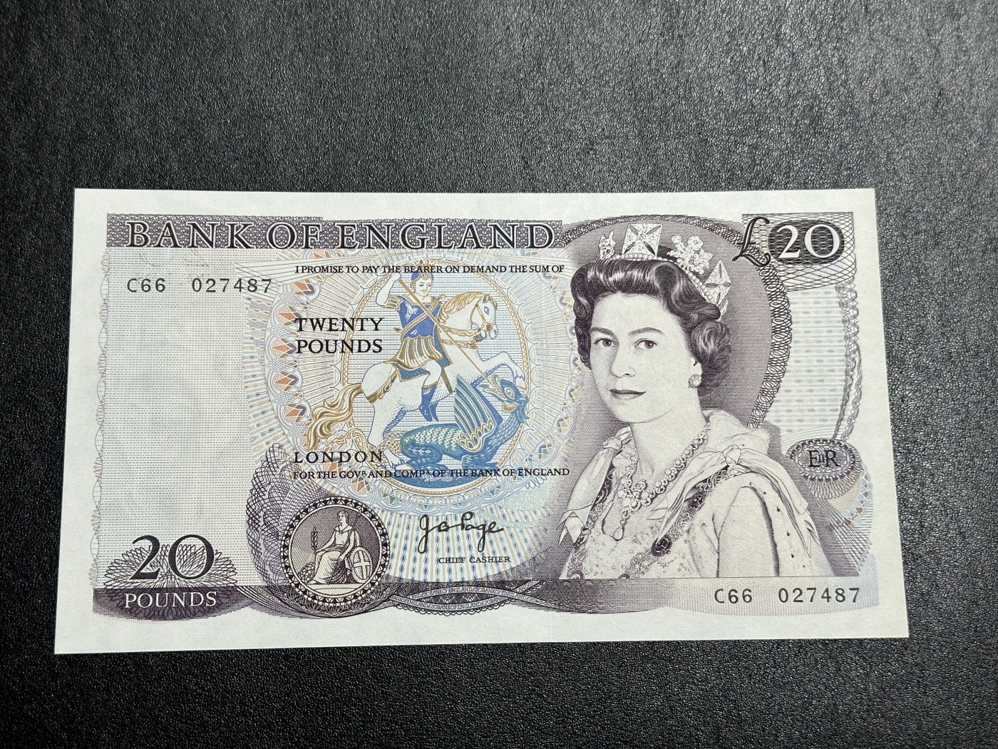 《外钞收藏家》第三百三十六期 英国D序列20镑 全新UNC 女王水印