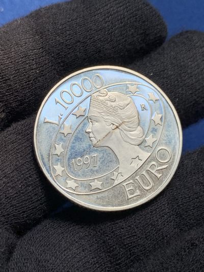 《竞宝斋》第239场-周日，周一 年终拍场 (全场包邮) 1997圣马力诺10000里拉银币 22克