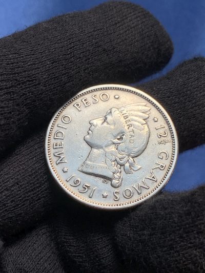 《竞宝斋》第239场-周日，周一 年终拍场 (全场包邮) 多米尼加1951印第安女神半比索银币