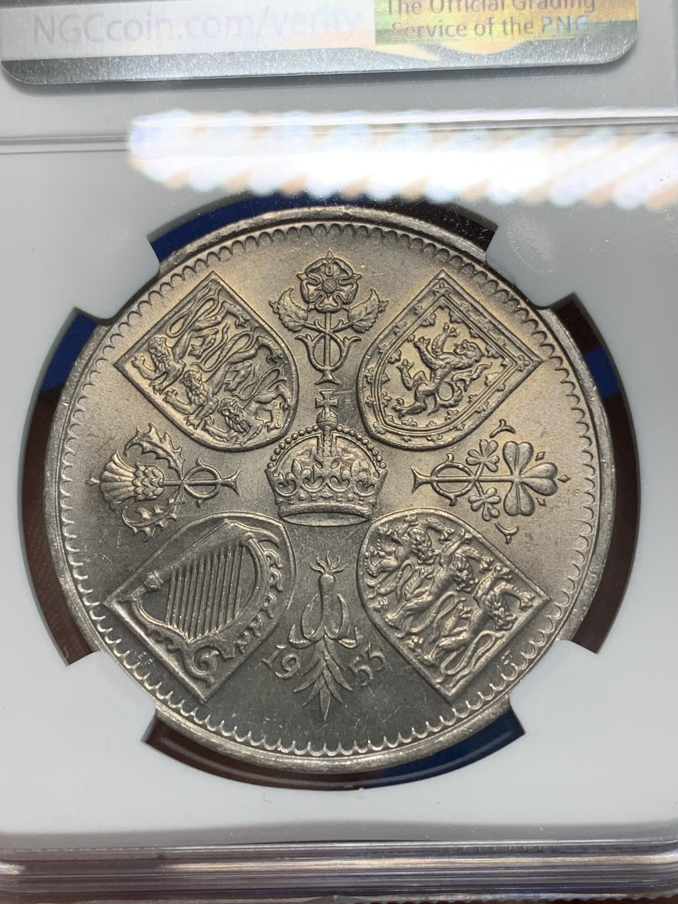 《竞宝斋》第240场-周日，周一 年终尾场 (全场包邮) NGC-MS64 英国1953年伊丽莎白二世纪念克朗币 登基纪念首枚女皇克朗纪念币 彩色包浆 转光好 造型精美