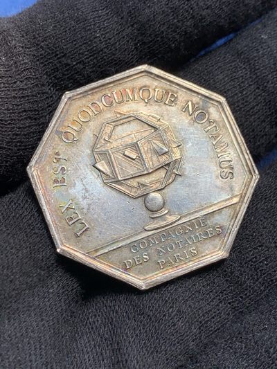 《竞宝斋》第239场-周日，周一 年终拍场 (全场包邮) 法国公证处八角银质代币，丰饶角边铭，19.35克