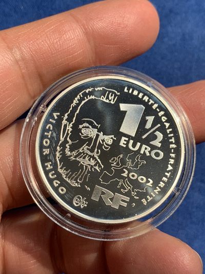 《竞宝斋》第239场-周日，周一 年终拍场 (全场包邮) 法国2002年雨果著名悲惨世界加图什彩色银币 带盒