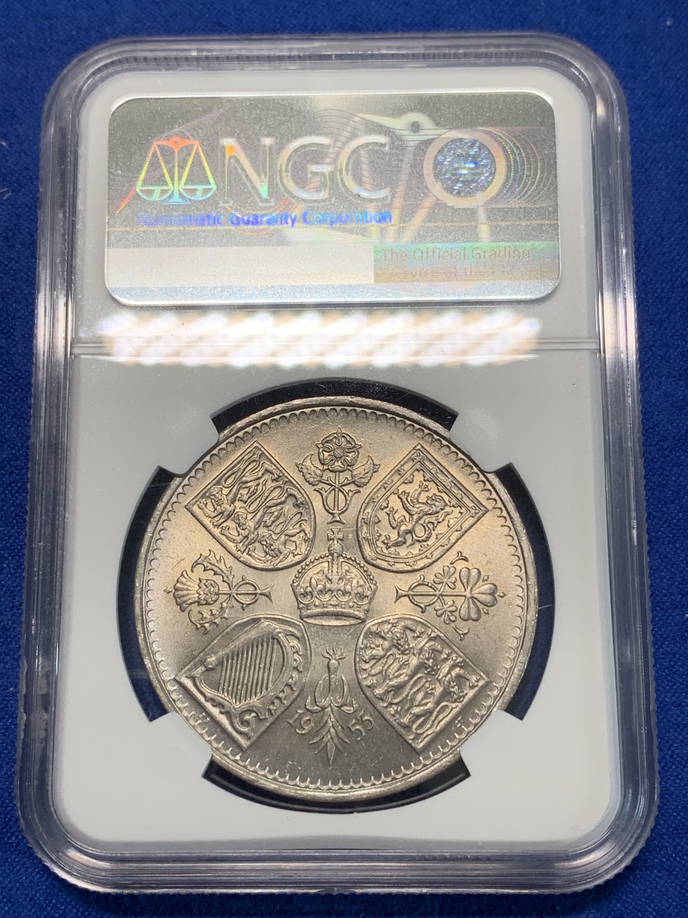 《竞宝斋》第240场-周日，周一 年终尾场 (全场包邮) NGC-MS64 英国1953年伊丽莎白二世纪念克朗币 登基纪念首枚女皇克朗纪念币 彩色包浆 转光好 造型精美