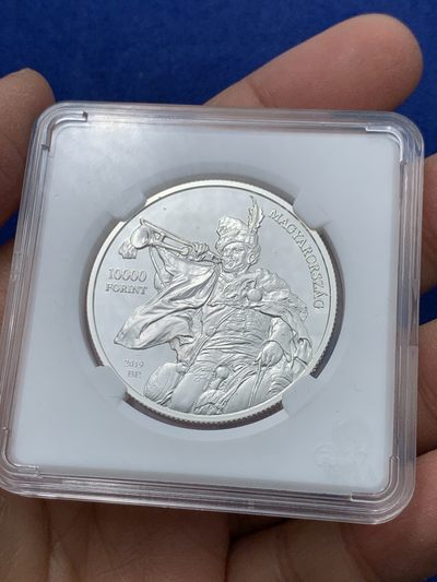 《竞宝斋》第239场-周日，周一 年终拍场 (全场包邮) 匈牙利2019年吉拉.本克苏尔油画《重夺布达城堡》与《在醇厚之中》作品10000福林精制币（发行量5000枚） 24克 37mm 925银