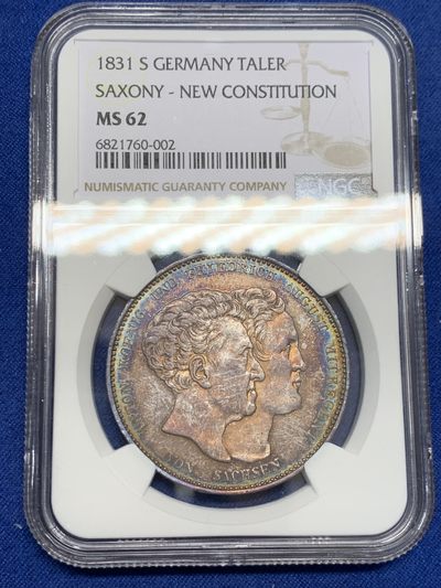 《竞宝斋》第239场-周日，周一 年终拍场 (全场包邮) NGC-MS62 1831S 德意志萨克森邦国新宪法纪念泰勒银币 浓厚黑包浆 背面的宪法卷轴 环五彩转光 美轮美奂 不可错过