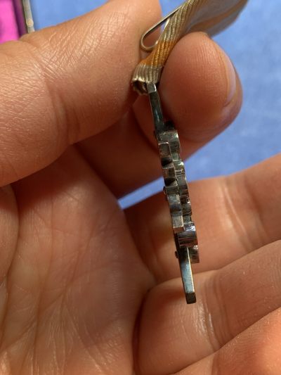 《竞宝斋》第239场-周日，周一 年终拍场 (全场包邮) 日本勋六等瑞宝章一枚，银制，原盒漂亮，整体完整，细节见图