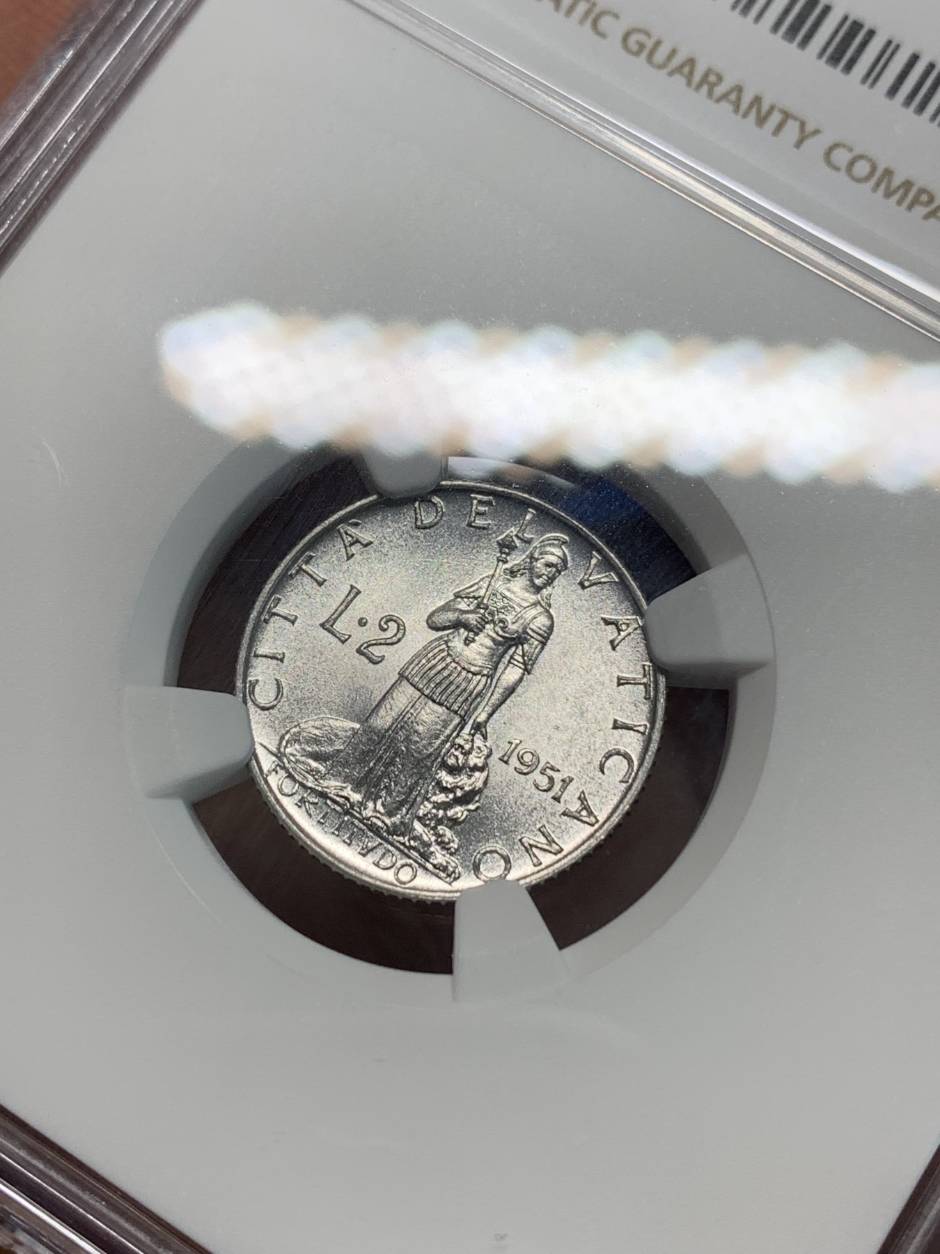 《竞宝斋》第240场-周日，周一 年终尾场 (全场包邮) NGC MS65 梵蒂冈1951年2里拉，高分好光泽可收藏！