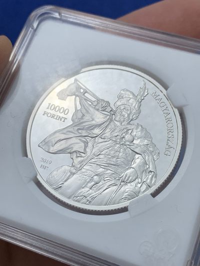 《竞宝斋》第239场-周日，周一 年终拍场 (全场包邮) 匈牙利2019年吉拉.本克苏尔油画《重夺布达城堡》与《在醇厚之中》作品10000福林精制币（发行量5000枚） 24克 37mm 925银