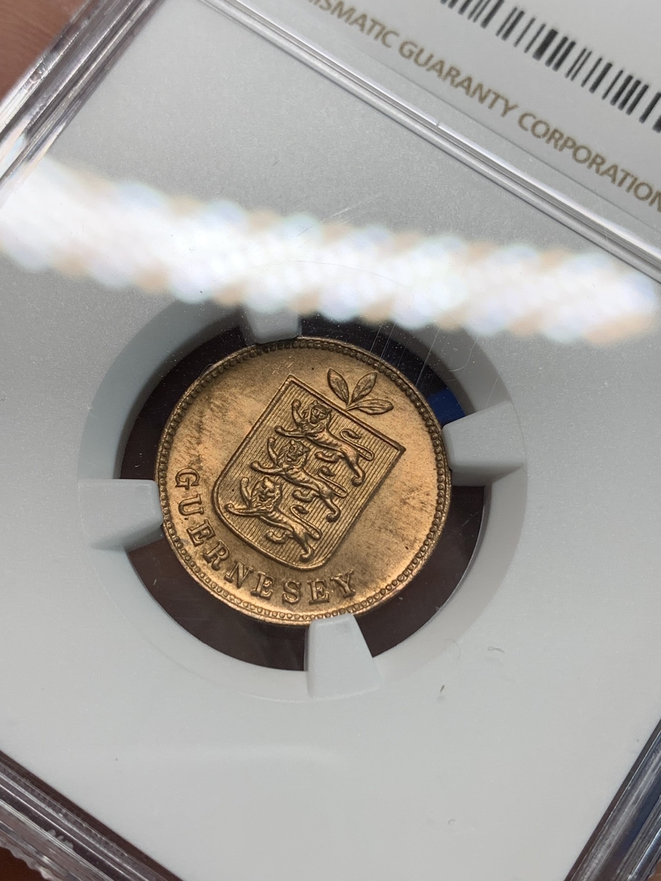 《竞宝斋》第240场-周日，周一 年终尾场 (全场包邮) NGC MS65RB 1899年根西喜顿厂【H厂】3叶雄狮版1道布高分铜币