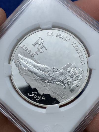 《竞宝斋》第239场-周日，周一 年终拍场 (全场包邮) 法国1996年-卢浮宫珍藏-戈雅《穿衣的玛哈》10法郎精制币（发行13800枚） 22.2g 37mm 900银