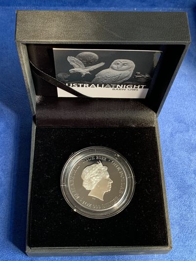 《竞宝斋》第239场-周日，周一 年终拍场 (全场包邮) 纽埃2022年-澳大利亚夜间系列5-谷仓猫头鹰钌化精制银币-1澳元（发行量1000枚） 盒证齐全 1盎司999银 38.61mm
