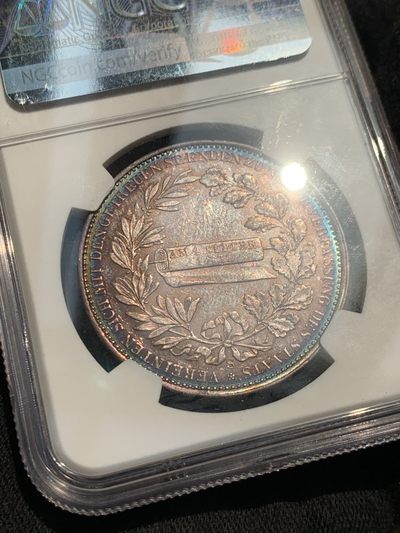 《竞宝斋》第239场-周日，周一 年终拍场 (全场包邮) NGC-MS62 1831S 德意志萨克森邦国新宪法纪念泰勒银币 浓厚黑包浆 背面的宪法卷轴 环五彩转光 美轮美奂 不可错过