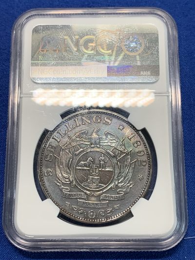 《竞宝斋》第239场-周日，周一 年终拍场 (全场包邮) NGC-AUD 南非名誉名大统领 1892年 首年发行5先令 背面小推车单杆 黑包浆 发行量14000