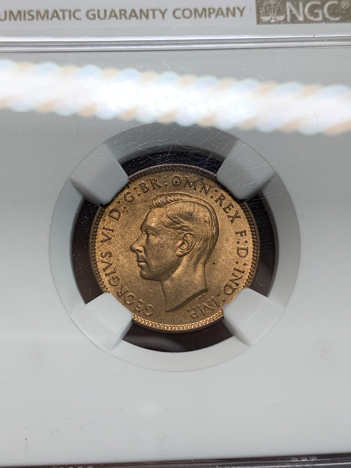 《竞宝斋》第240场-周日，周一 年终尾场 (全场包邮) NGC MS65RB 英国1941年乔六法新铜币，近RD原铜光，小鸟可爱，转光犀利