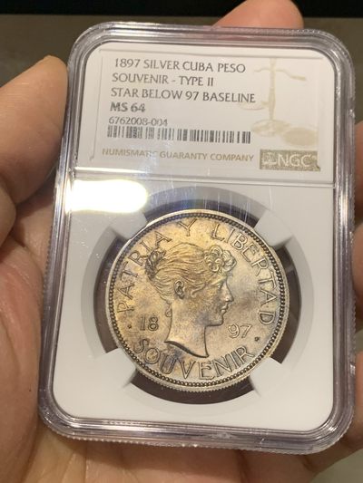 《竞宝斋》第239场-周日，周一 年终拍场 (全场包邮) NGC  MS64 古巴 1897年 女神 1比索银币 双面深彩包浆 1897年古巴独立爱国者在纽约制作的第一枚纪念银币 第一次在钱币上出现古巴盾徽图案 具有非凡意义 热门品种