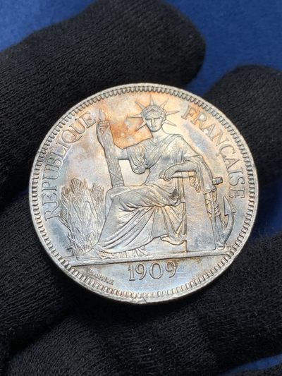 《竞宝斋》第239场-周日，周一 年终拍场 (全场包邮) 法属印支坐洋1909年1皮阿斯特银币 底板带光 状态不错 年份不多见